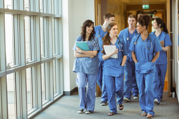 alt="residência médica Brasil 2026"
