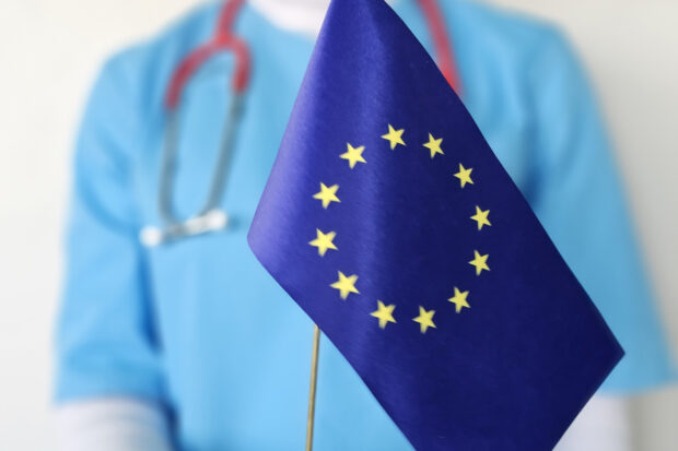 alt=médico brasileiro na europa